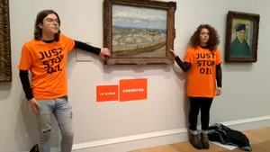 Ecologiştii s-au lipit de o pictură veche de 200 de ani, expusă la Galeria Naţională din Londra