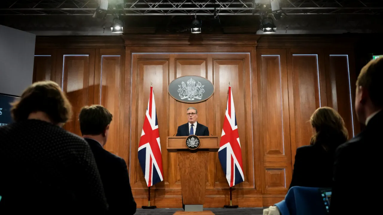 Trei miniștri din guvernul britanic și-au dat demisia în semn de protest față de premierul Starmer