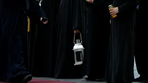 Atac sângeros în Capitală. Un preot de la o parohie, înjunghiat de un bărbat de 70 de ani