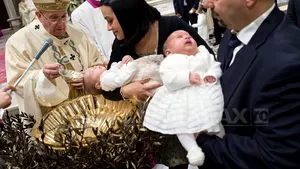 Papa Francisc, către mamele prezente duminică în Capela Sixtină: Simţiţi-vă libere să alăptaţi aici