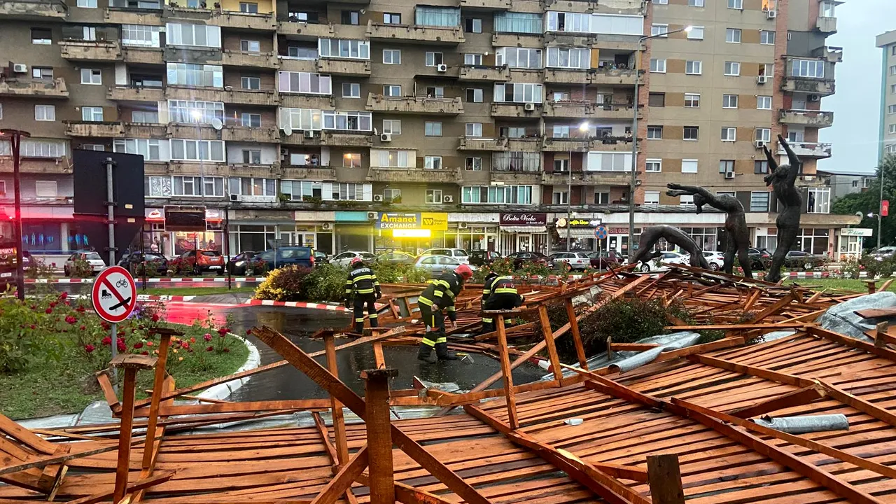 Bilanţ: Zeci de localităţi afectate de vremea rea din ultimele ore