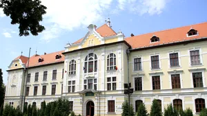 Liceul Romano-Catolic din Târgu Mureş: Conflict interetnic sau bâlbâială administrativă? Unde merg luni elevii la şcoală/  Primar: Românii şi maghiarii convieţuiesc într-o armonie care poate că pe unii politicieni îi deranjează