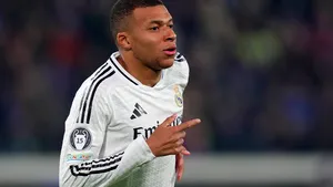Mbappé atinge borna de 50 de goluri în Liga Campionilor, dar îngrijorează cu o posibilă accidentare