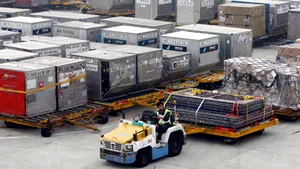 Criza globală şi prăbuşirea pieţelor de mărfuri ajută China să restructureze industria