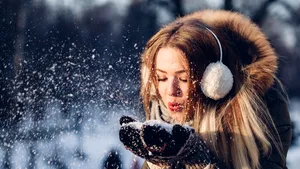 Vremea continuă să fie geroasă în weekend. În Capitală, temperaturile scad şi la minus 13 grade. Regiunea în care se încălzeşte duminică 