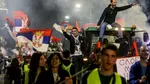 Incidente grave la protestele din Serbia: o mașină a intrat în mulțime, mai multe persoane reținute