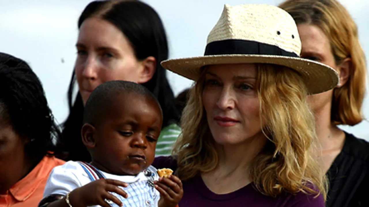 Madonna este oficial mama baiatului din Malawi