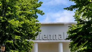 Europarlamentarii cer oprirea finanțării Bienalei de la Veneția dacă participă artiști ruși