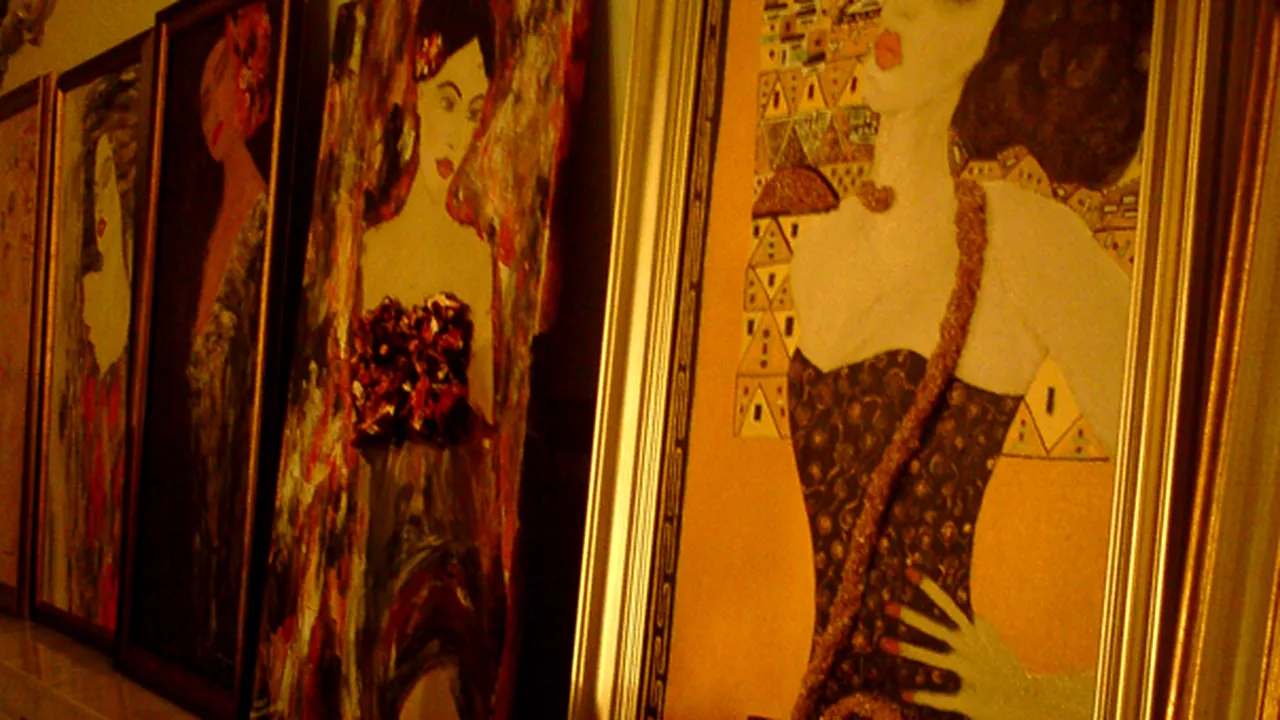 Expoziţii de pictură la Senat: Nuduri feminine la concurenţă cu biserici şi peisaje citadine