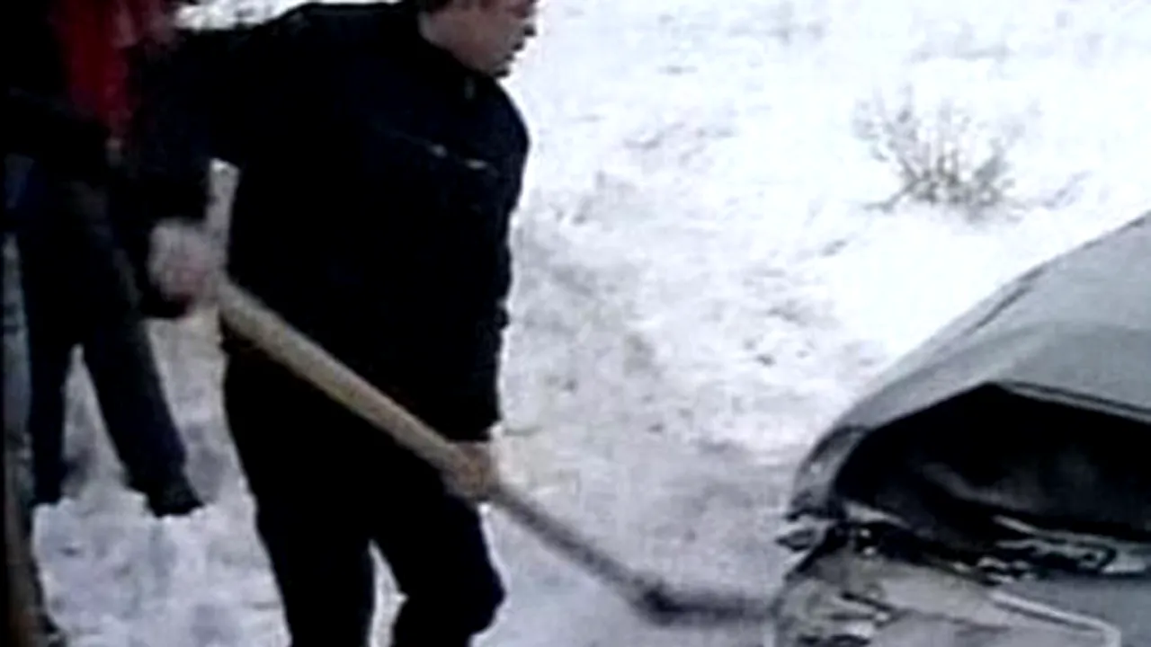 Ce spune Boc despre gestul său de a deszăpezi personal cu lopata