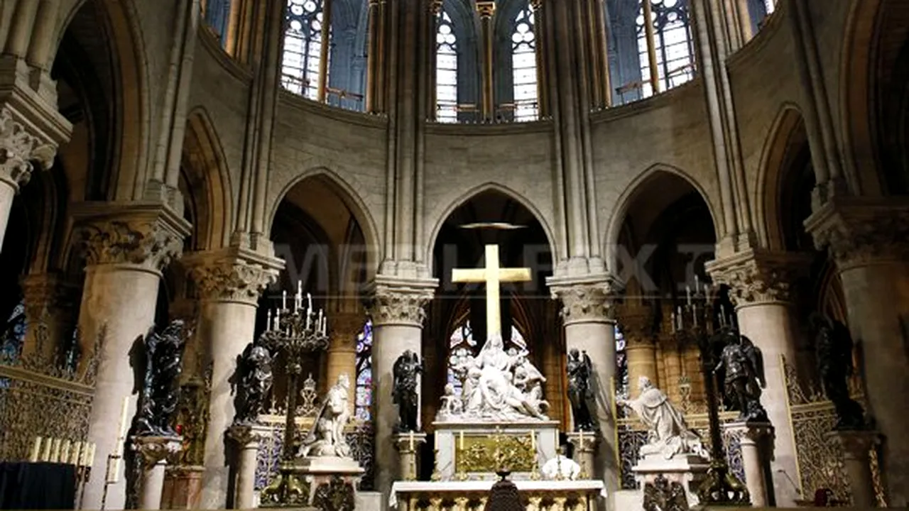 Sinucidere la catedrala Notre-Dame din Paris: Un scriitor care milita împotriva căsătoriilor gay s-a împuşcat în faţa altarului