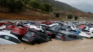 Inundaţii devastatoare în Europa: Clădiri şi vehicule, luate de ape în Spania/ Bilanţul victimelor - FOTO