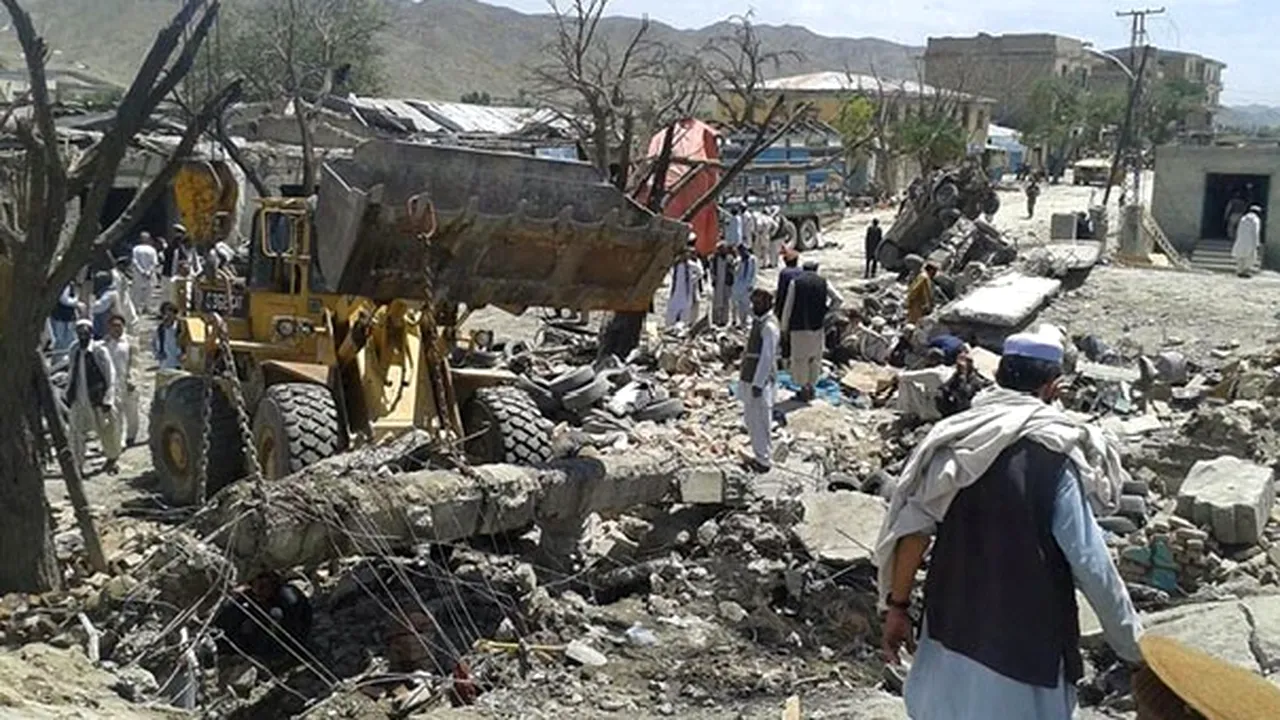 Cel puţin 50 de morţi într-un atentat comis într-o piaţă comercială din Afganistan