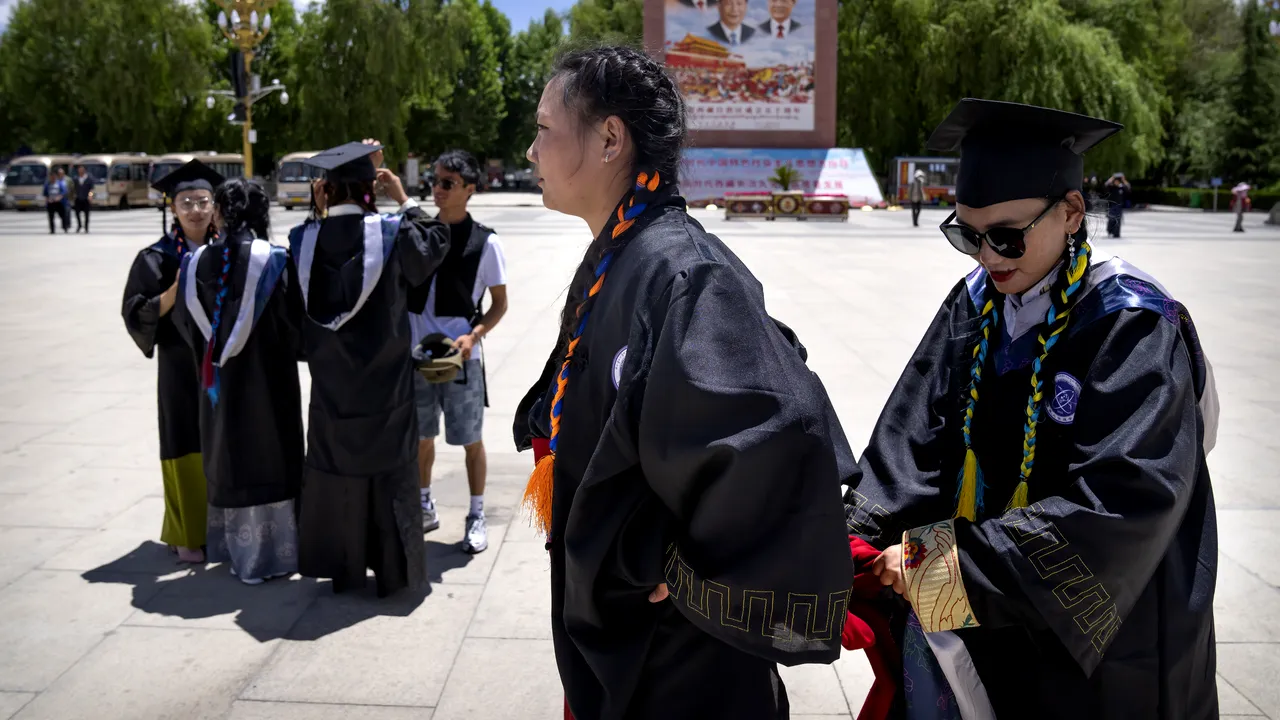 Shakespeare? Nu, doctrina lui Xi Jinping. Cursurile de engleză din China se concentrează pe ideile preşedintelui pentru a asigura o 