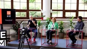 JTI la FITS: dans în realitate virtuală, teatru-dans, lectură şi „statui vivante