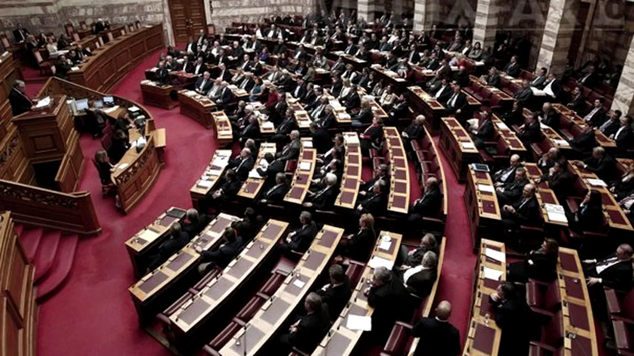 Parlamentul Greciei a aprobat noi reduceri bugetare cerute de creditorii ţării
