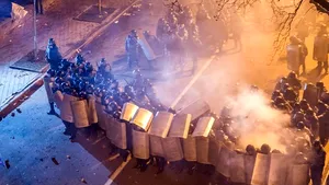 Manifestaţiile din Kiev: Peste 1.000 de persoane blochează accesul în sediul Guvernului ucrainean