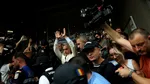 DIICOT: Călin Georgescu și Ionel Rusen au fost reținuți / Călin Georgescu a ridicat mâinile să arate cătușele