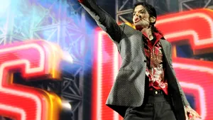 Peste 5.000 de fani, la proiecţia show-ului susţinut de Michael Jackson, în 1992, la Bucureşti