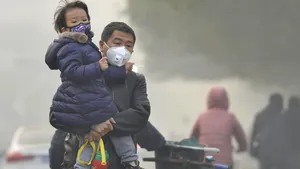 Beijingul a emis prima alertă cod roşu de poluare severă a aerului pe anul 2016