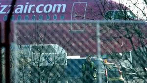 Aeronava Wizzair întoarsă la sol în urma ameninţării cu bombă a decolat spre Londra
