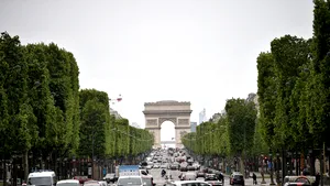 Parisul limitează viteza automobilelor în oraş la 30 km/h. Primăria încurajează mersul cu bicicleta