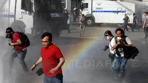 Autorităţile municipale din Antalia refuză să furnizeze apă pentru autospecialele poliţiei turce