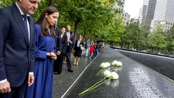 FOTO Nicușor Dan și Mirabela Grădinaru au depus flori la Memorialul 9/11 din SUA