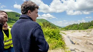 Nicuşor Dan după ce a fost la Salina Praid: În 3 săptămâni, Salrom va construi un bypass pentru a opri pătrunderea apei în mină
