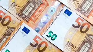 Atenție la bancnota de 50 de euro de pe parbriz. Noua metodă prin care șoferii sunt jefuiți în Italia