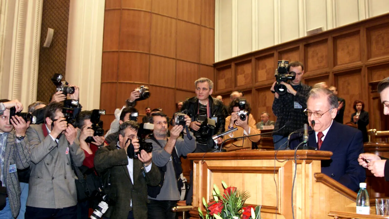 MEDIAFAX 35. 2000 - Finală prezidențială cu emoții: Corneliu Vadim Tudor ajunge în turul al doilea, dar Ion Iliescu revine la Cotroceni