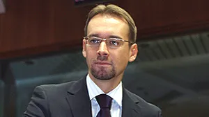 COM: O întâmplare: Tânărul C. a trecut efemer pe la Justiţie