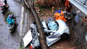 Furtună uriaşă în Vietnam. Peste 150 de oameni au murit, străzile capitalei au fost inundate
