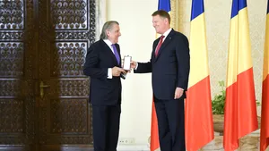 Ilie Năstase, decorat de ziua lui de preşedintele Iohannis: Când juca Ilie, era sărbătoare. Aţi fost un idol - FOTO