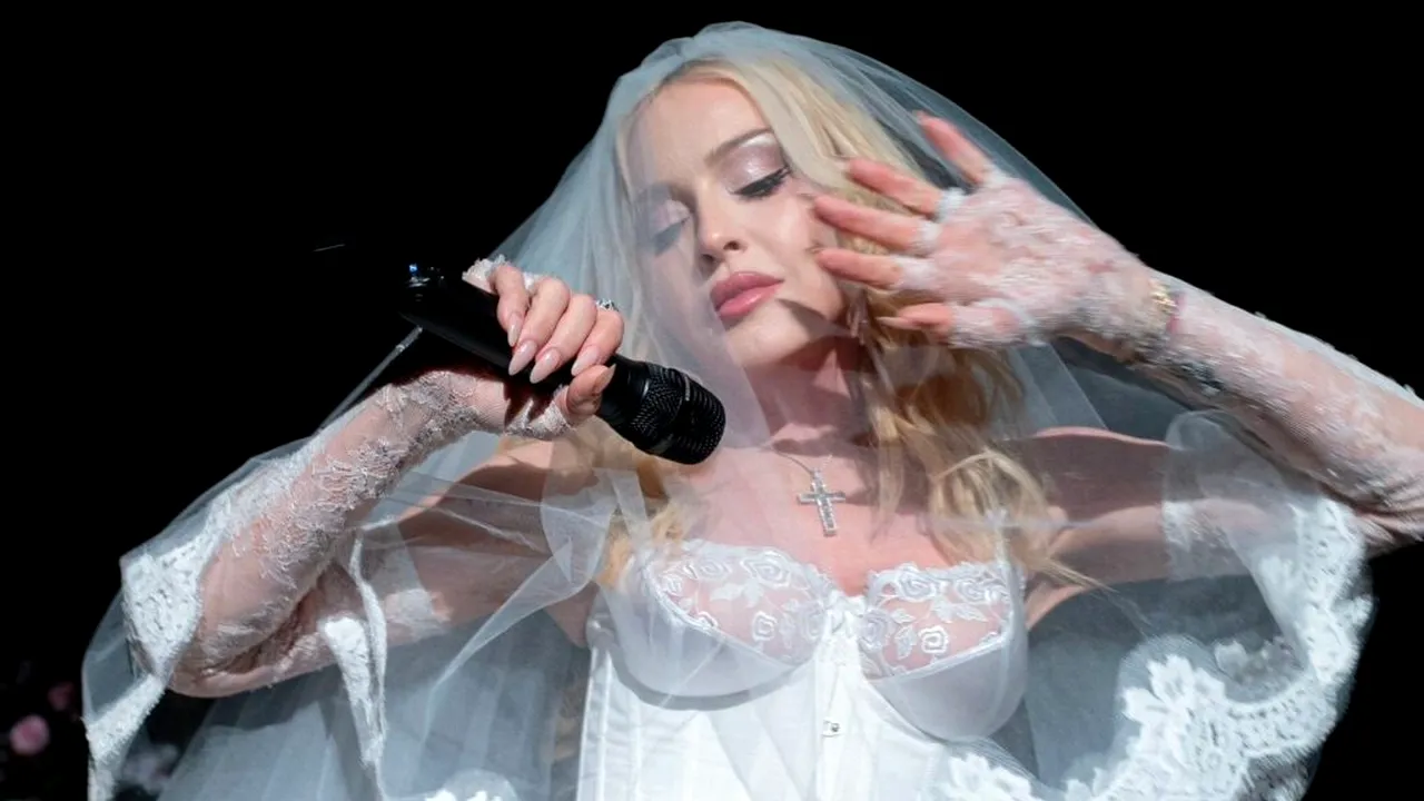 Madonna revine pe ecrane după două decenii, într-un serial inspirat chiar de eșecul filmului său biografic