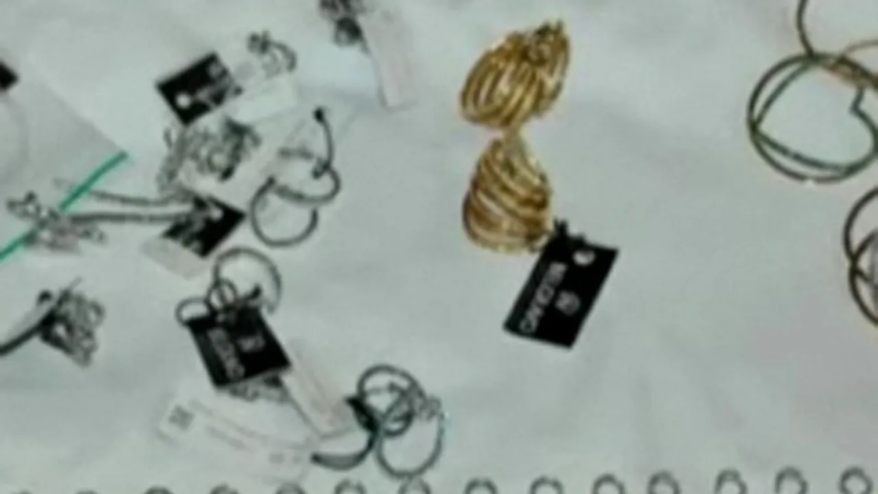 Bijuterii de 5,5 milioane euro, găsite în urma unor percheziţii la firme din Capitală şi Constanţa - VIDEO
