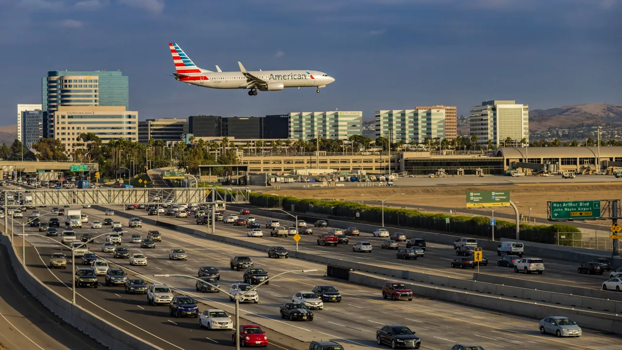 Criza la americani continuă: American Airlines trimite 25.000 de angajaţi în şomaj tehnic 