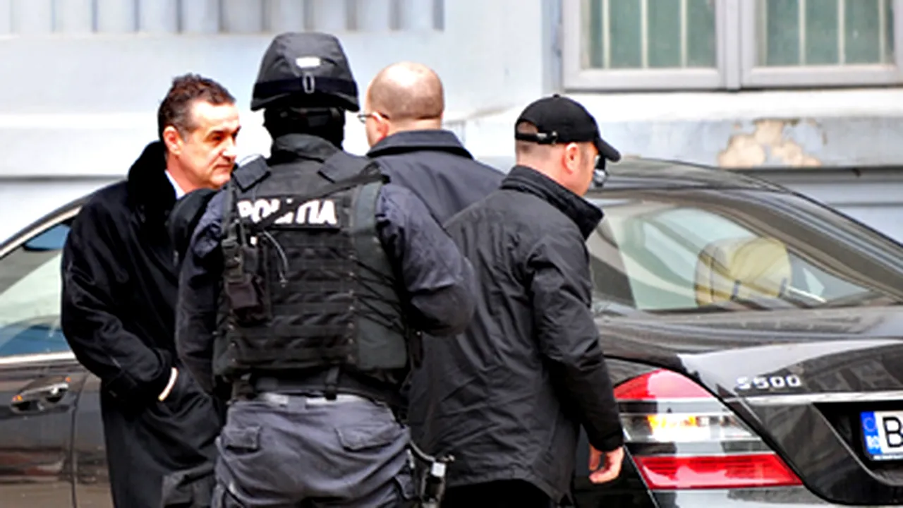 Mercedesul lui Becali, cercetat criminologic