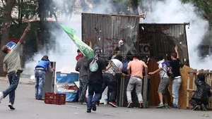 A patra zi de PROTESTE în TURCIA: Poliţia foloseşte gaze lacrimogene împotriva manifestanţilor la Ankara