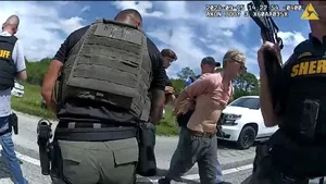 Bărbatul acuzat că a încercat să-l asasineze pe Donald Trump, găsit vinovat. S-a înjunghiat în gât în sala de judecată