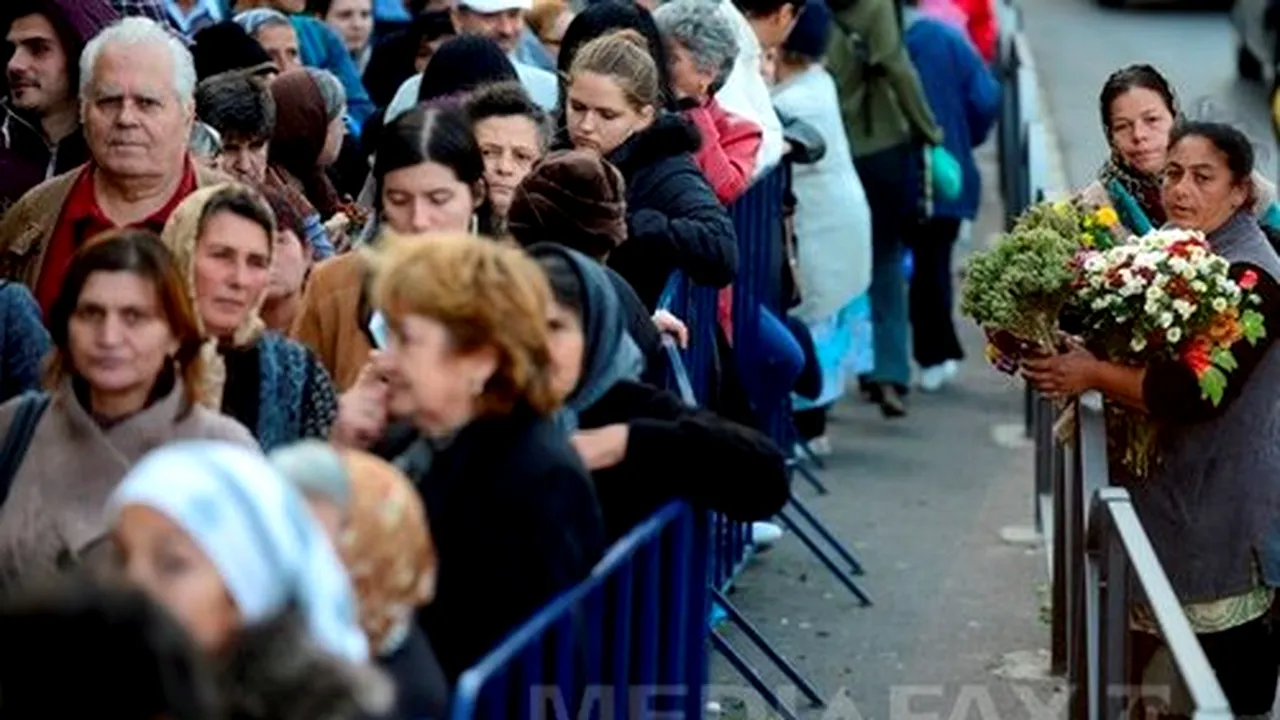 Peste 120.000 de oameni în şase zile de pelerinaj la moaştele de la Patriarhie
