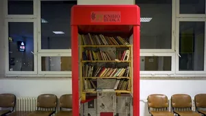 Cabine telefonice din Praga, transformate în mini-biblioteci