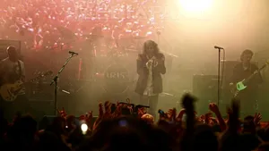 Iris a lansat albumul 