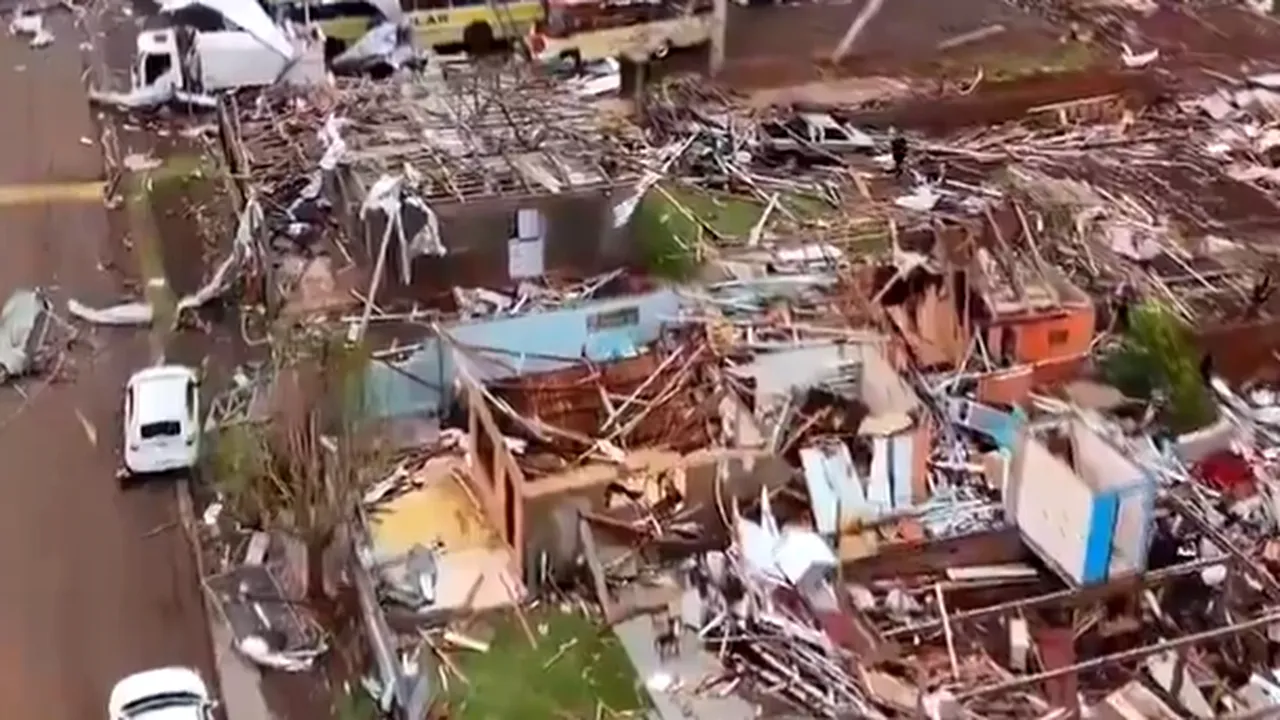 Trei persoane au murit în Michigan după ce o tornadă a lovit statul