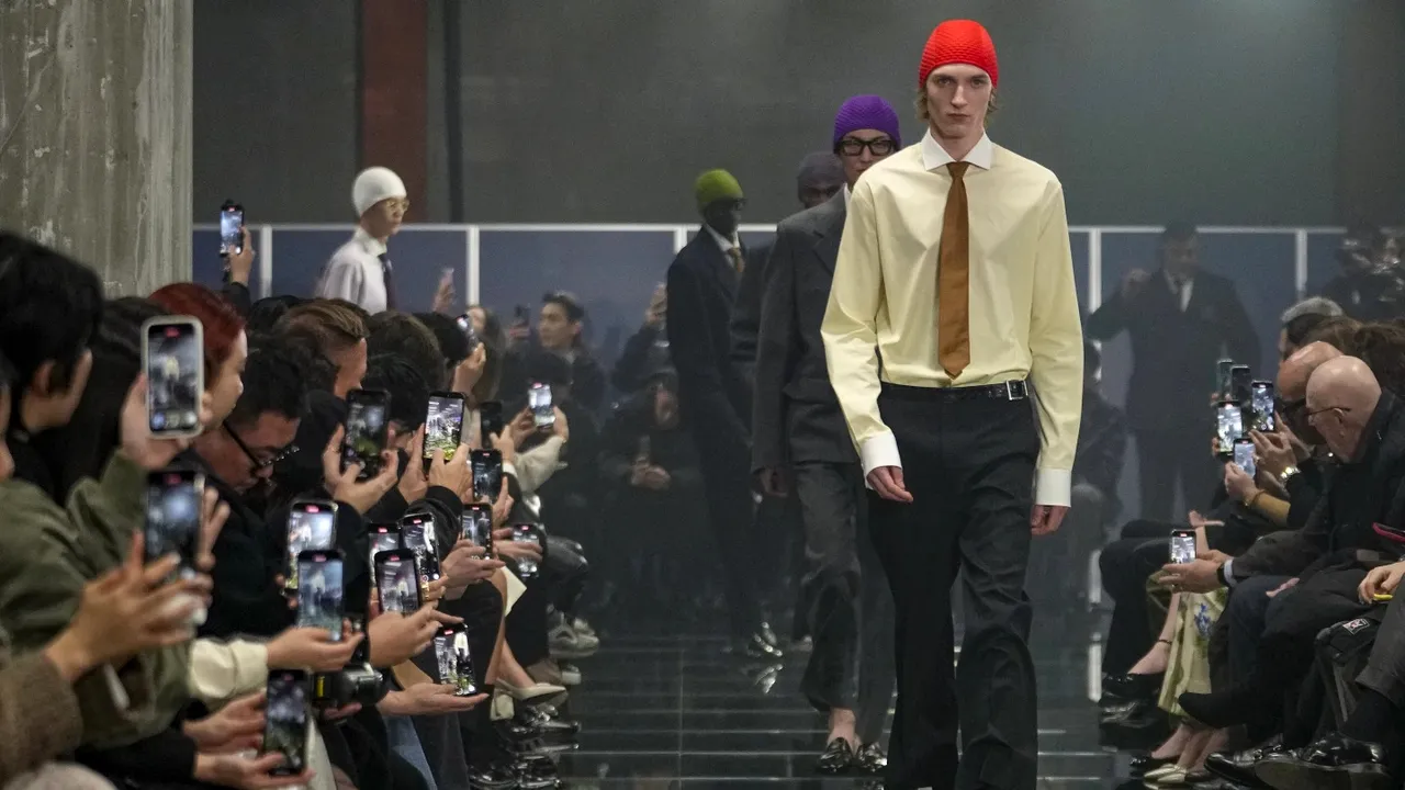 Prada aduce noua Colecţie Toamnă-Iarnă 2024-25 pentru bărbaţi