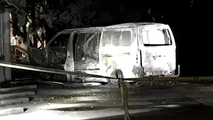 VIDEO Un vehicul cu butelii de gaz a intrat în sediul unei grup conservator creştin din Australia