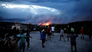 Solidaritate cu victimele incendiilor din Grecia. Echipa antrenată de Răzvan Lucescu şi un mare club de fotbal îşi donează încasările