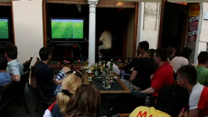 Românii din Italia vor vedea meciul de acasă de teama incidentelor