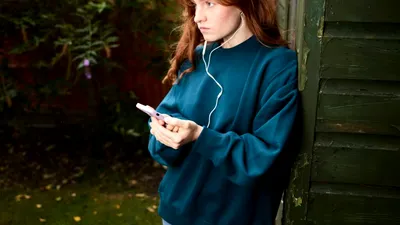 SOCIAL De ce sunt adolescentele cele mai afectate de rețelele sociale. România, printre țările cu cele mai mari probleme