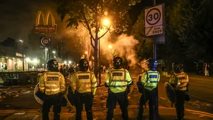 FOTO | Incidente violente la Londra. Poliţişti răniţi în timpul protestelor organizate după ce un tânăr a murit bătut, se pare, de agenţii de poliţie